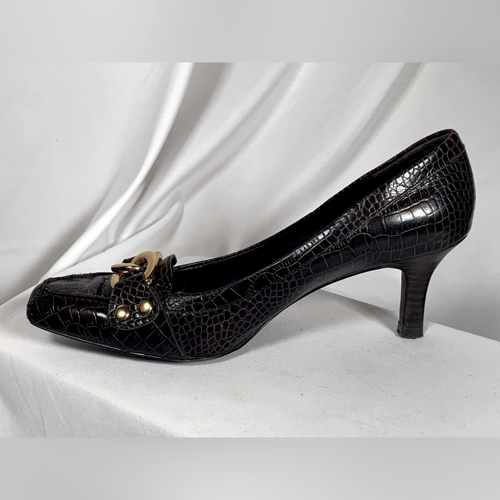 Audrey Brooke faux alligator skin kitten heel shoe size 7 1/2.